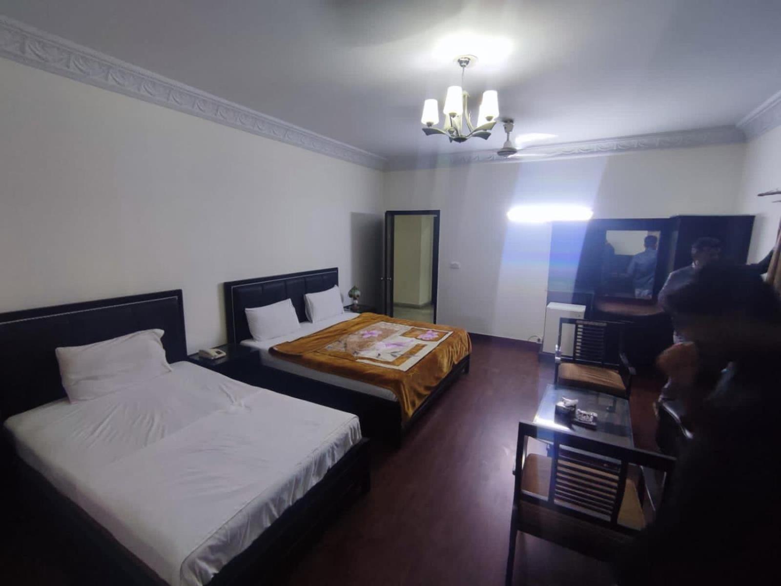 Hotel Clifton Inn Karaczi Zewnętrze zdjęcie