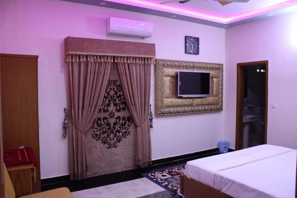 Hotel Clifton Inn Karaczi Zewnętrze zdjęcie