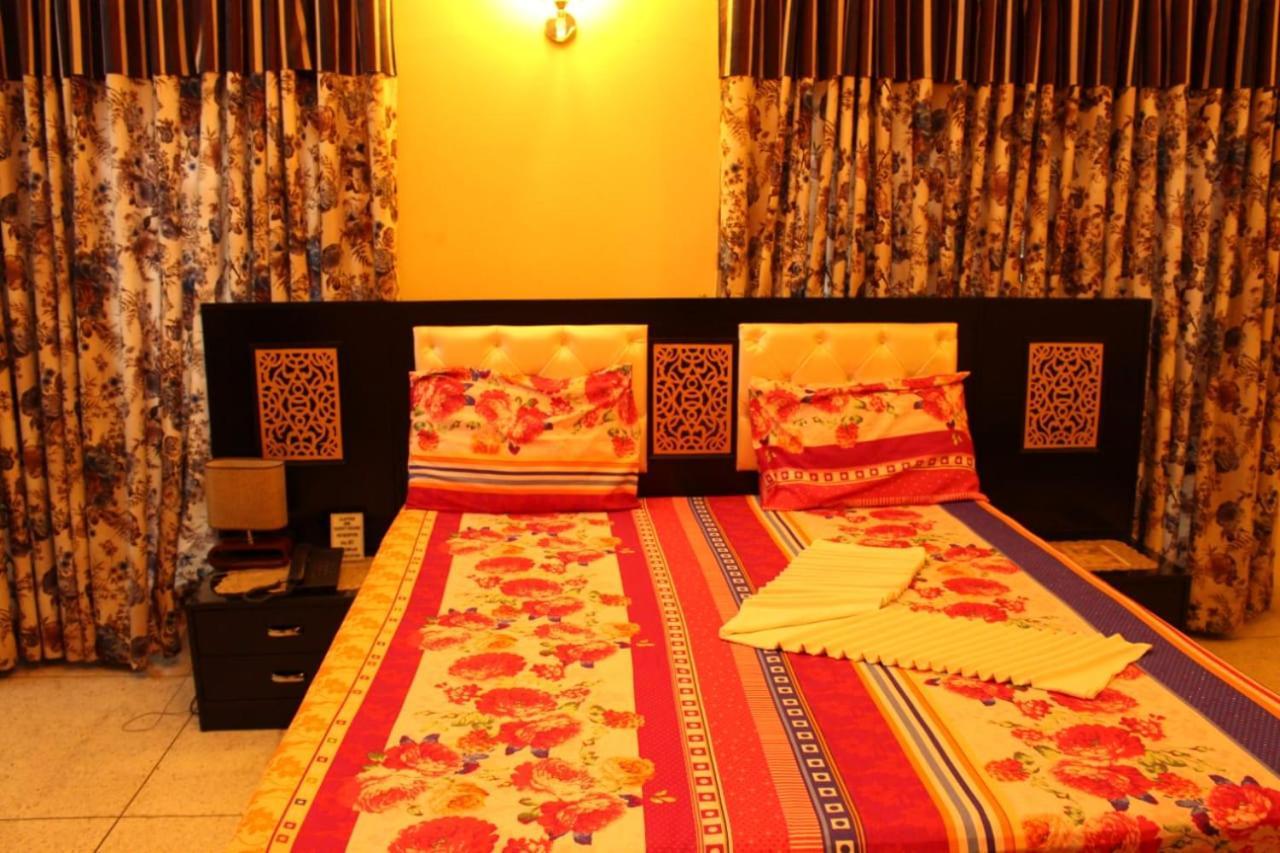Hotel Clifton Inn Karaczi Zewnętrze zdjęcie